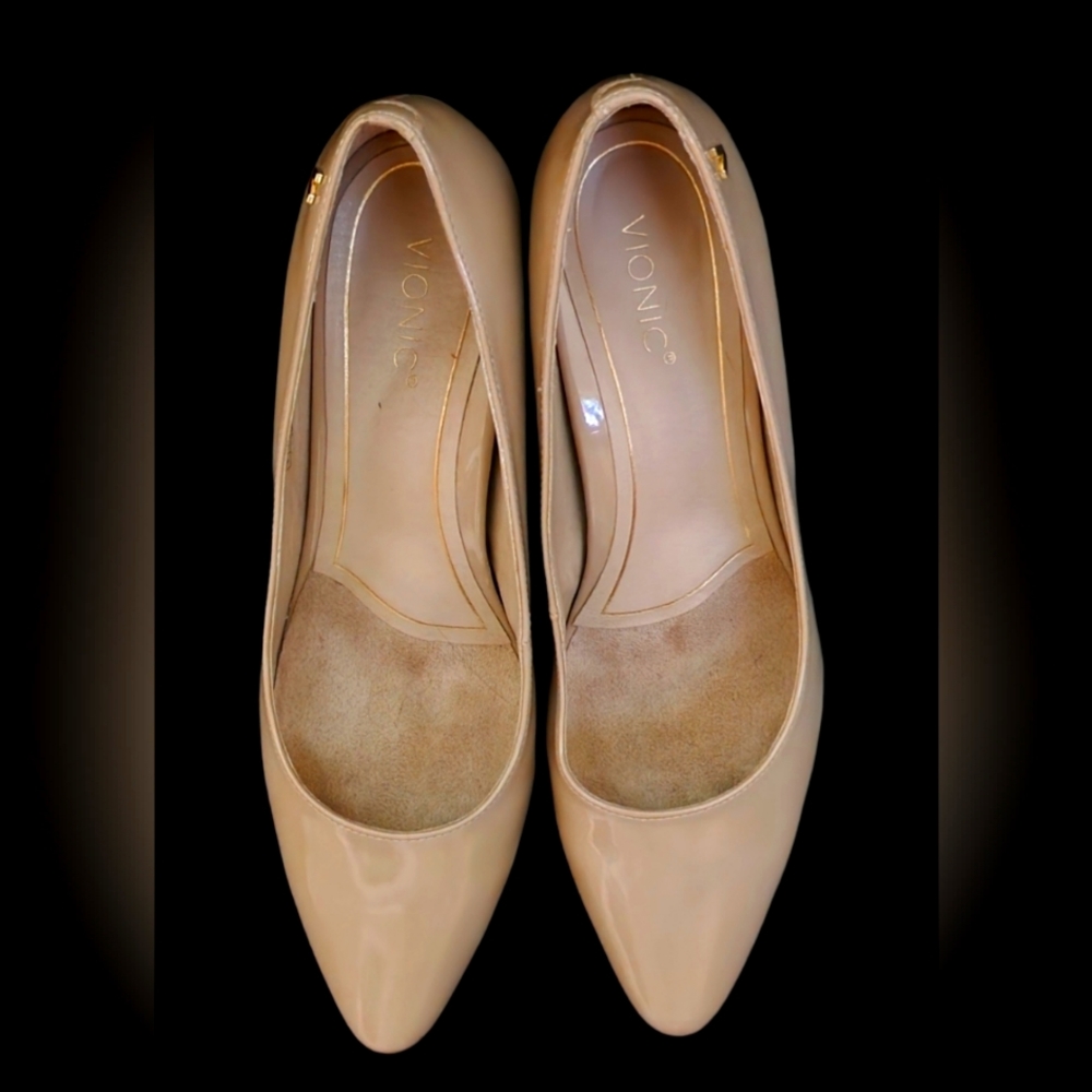 Vionic pumps, nude, size 8